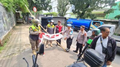Puluhan Atribut Ormas Ditertibkan Di Kembangan Dalam Operasi Berantas Jaya 2025