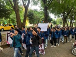 Mahasiswa FEB UNILA Gelar Unjuk Rasa Pengusutan Kekerasan Dan Pelanggaran Kode Etik Ornawa