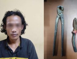 Tertangkap Di Atas Billboard, Pencuri Lampu Diamankan Polsek Grogol Petamburan