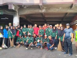 Jumat Bersih Gunung Sari Fokus Bersihkan Tumpukan Sampah Di Bawah Ramayana Tanjung Karang