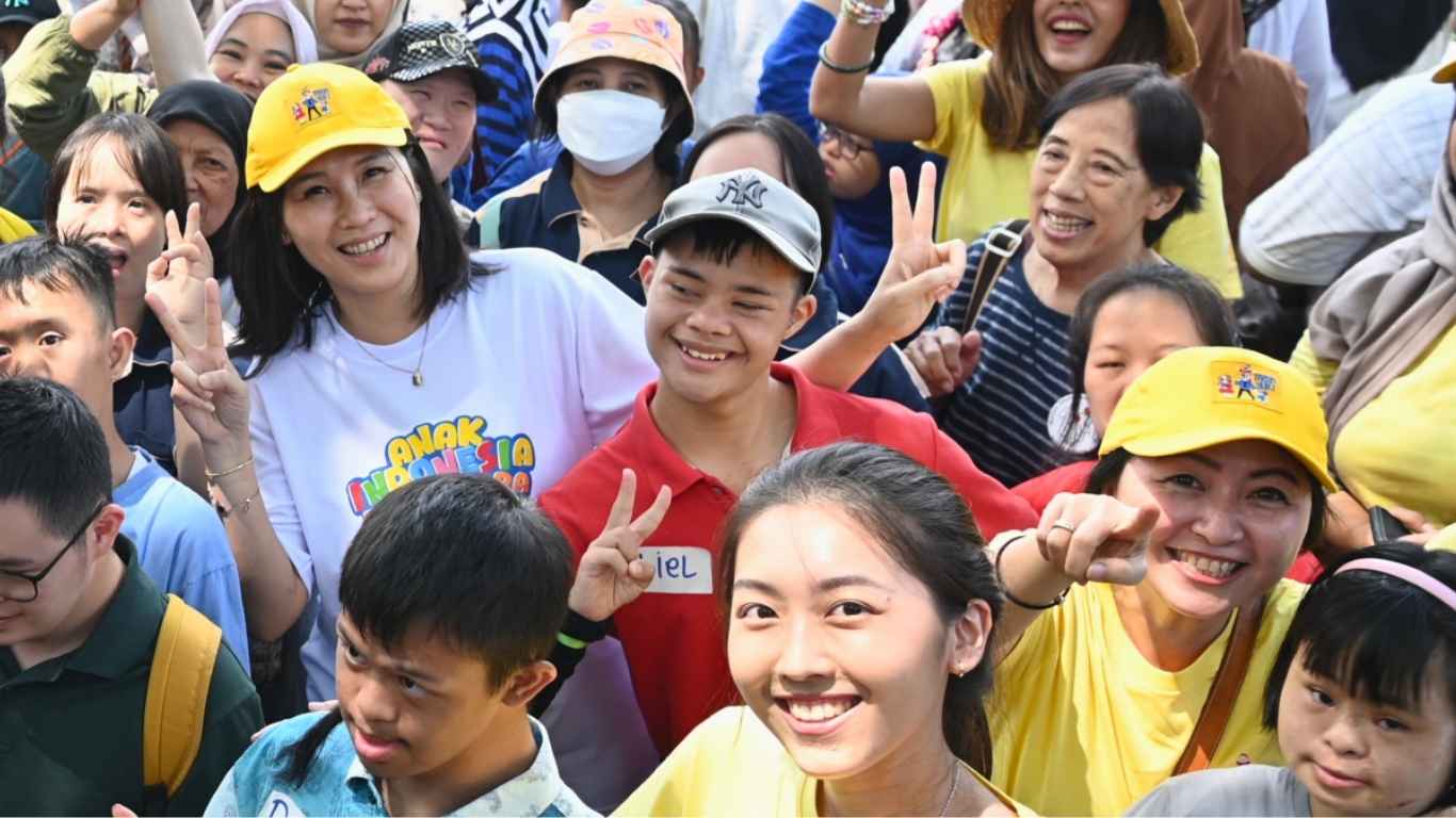 Wamen PPPA, Veronica Tan Bersama Anak-Anak (Foto : Kemen PPPA)