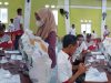 Pemdes Sidoharjo, Lamsel, Salurkan Bantuan Beras Untuk Warganya