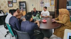 Bawaslu Pesisir Selatan dan Dinas Kominfo Perkuat Kolaborasi Jelang Monev KIP