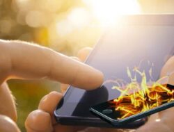 Hati-Hati, Ini 5 Bahaya Serius Smartphone Yang Sering Terpapar Panas Matahari