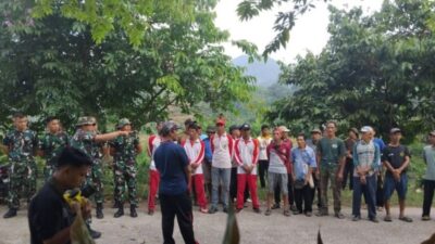 Batalyon 9 Marinir Bersama Warga Batu Menyan Perkuat Kebersamaan Lewat Jumat Bersih