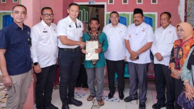 Bersama Menko AHY Serahkan Sertipikat Tanah untuk Rakyat Di Bengkulu, Wamen Ossy Apresiasi Peran Pemerintah Daerah