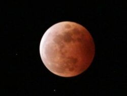 Gerhana Bulan Total Terlihat Di Bandar Lampung