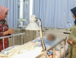 Menteri PPPA Kunjungi Korban Reruntuhan Pondok Pesantren Al Khoziny Di Sidoarjo
