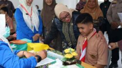 Hari Santri Nasional 2025, Menteri PPPA Tinjau Cek Kesehatan Gratis di MAN 1 Jombang