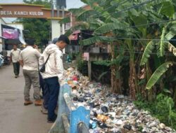 Tumpukan Sampah Menggunung di Sungai Kanci Berhasil Diangkat, Camat Astanajapura Tegaskan Pentingnya Penegakan Perdes Sampah