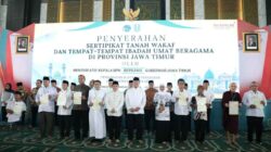 Menteri ATR/BPN Serahkan 2.532 Sertipikat Tanah Wakaf dan Rumah Ibadah Di Jawa Timur