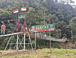 Di Atas Sungai Jembatan Garuda Menyatukan Harapan Warga Pekon Umbar
