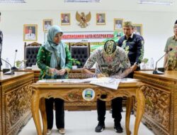 Perkuat Sinergi Pelayanan Terpadu Adminduk, Pemkab Dan Pengadilan Agama Krui Tandatangani MoU