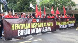 500-an Anggota Gabungan Serikat Buruh Sektor TGSL Indonesia Unjuk Rasa Tuntut Upah Layak