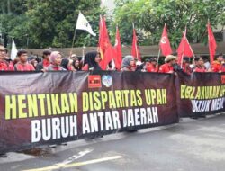 500-an Anggota Gabungan Serikat Buruh Sektor TGSL Indonesia Unjuk Rasa Tuntut Upah Layak