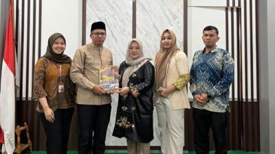 Bawaslu Sumbar Serahkan Laporan LIP Kepada Komisi Informasi, Vifner Katakan Bawaslu Harus Berdampak