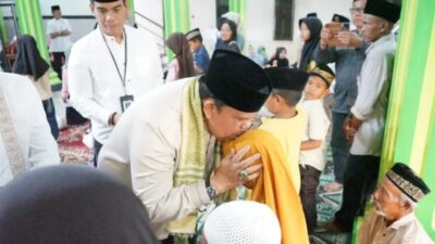Wabup Lampung Timur Salurkan Hibah Dan Santunan Saat Safari Ramadan Di Marga Jaya, Sukadana