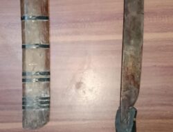 Polisi Amankan Pria Bawa Golok dan Mengamuk di Candipuro