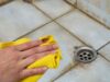 Ini Panduan Membersihkan Kerak Di Lantai Keramik