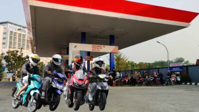 7 Cara Jitu Hemat Bensin Saat Berkendara dengan Motor