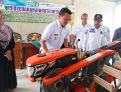 Pemerintah Bagikan Traktor Tangan Ke Kelompok Tani Di Pringsewu