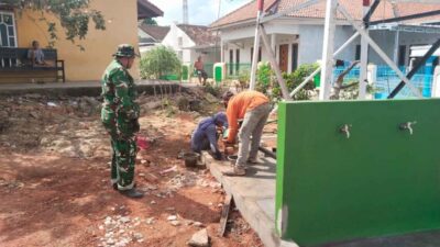 Jejak Babinsa Menjawab Dahaga Warga Kotabumi