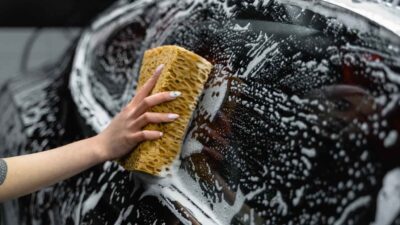 Ini 7 Cara Ampuh Mengatasi Jamur di Kaca Mobil