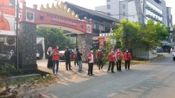 PDI Perjuangan Bandar Lampung Bagikan Ribuan Masker Dan Semprot Jalan Dampak Abu Vulkanik