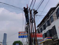 Penancapan Tiang Dan Penarikan Kabel Internet Fiber Star Di Tanjung Karang Pusat Disinyalir Tak Berizin